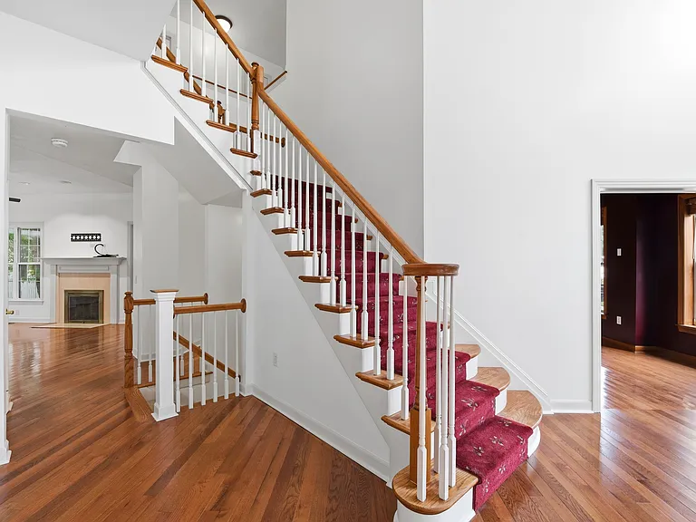 7362 Hampsted Sq N — Photo 4
