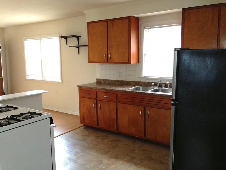 7 Cottage St #3 — Photo 3