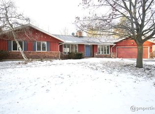 36W551 Oak Hill Dr, West Dundee, IL