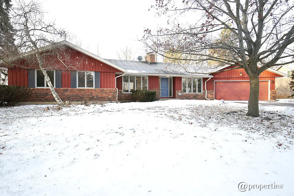 36W551 Oak Hill Dr photo 1