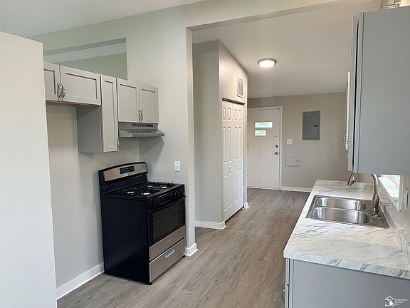 5th image of 29219 York St