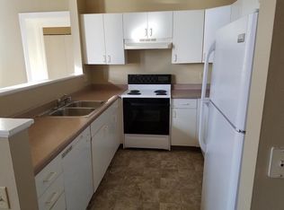 413 6th Ave APT 101, New Glarus, WI 53574