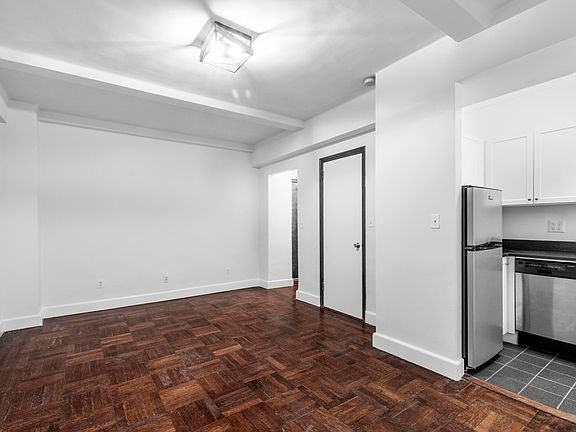 3rd image of 24 5th Ave APT 818