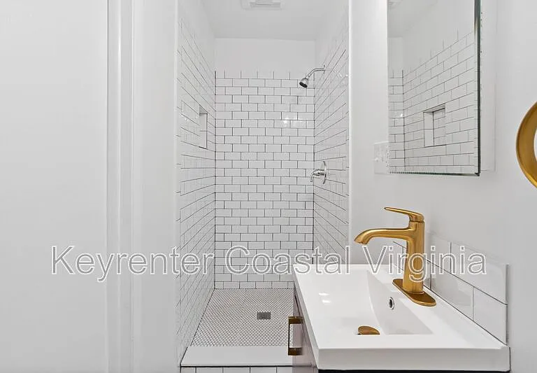 1100 Wilson Rd — Photo 11