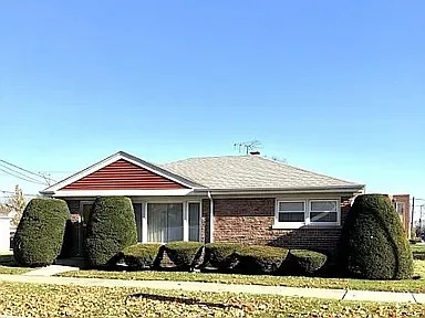 7458 W Touhy Ave photo 1