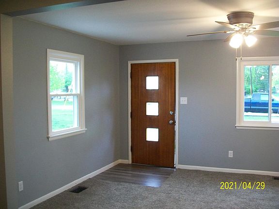4th image of 843 S Glenwood Ave