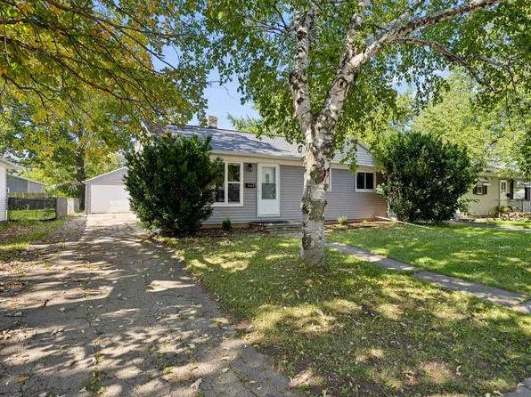 937 Gail Ave, Neenah, WI 54956