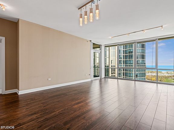 5th image of 1201 S Prairie Ave #2604