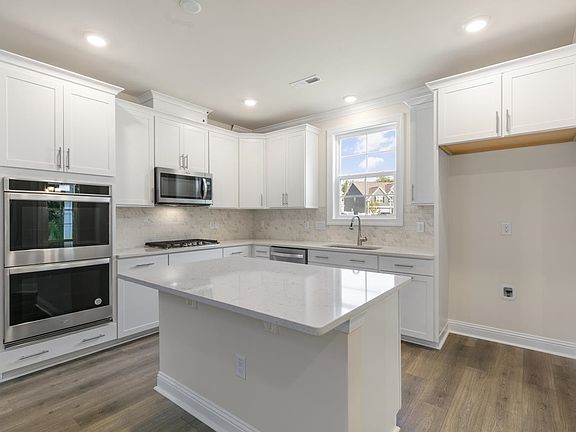 4th image of 517 Open Air Ln
