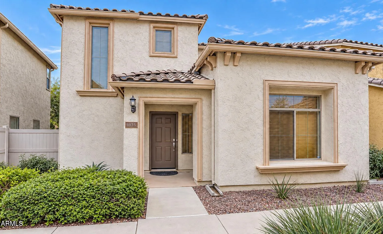 3 bed, 2.5 bath, 1454 sqft, $2,350 — Photo 1