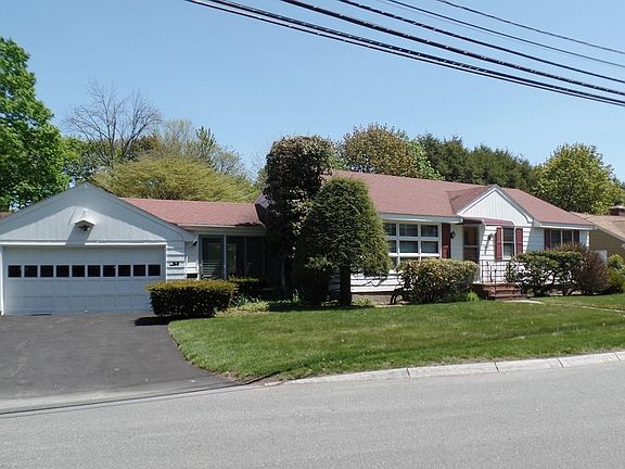 3rd image of 61 Brook Dr