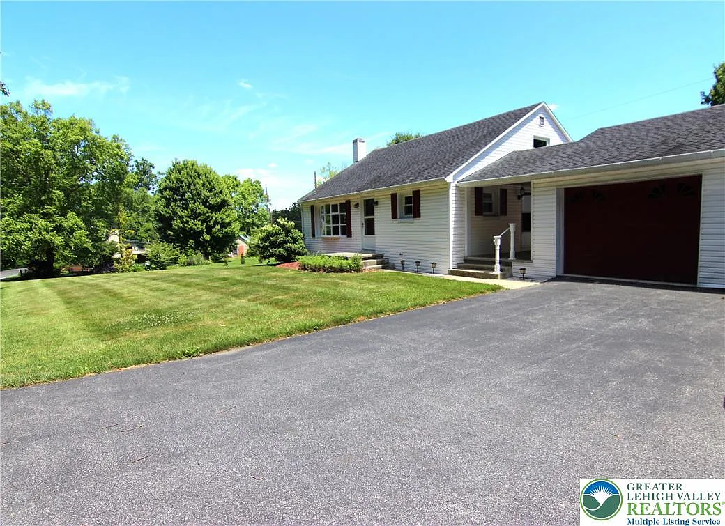 4 bed, 1.0 bath, 1190 sqft, $2,500 — Photo 1