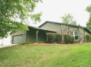 8312 Woodgate Ln, Charlotte, NC 28226
