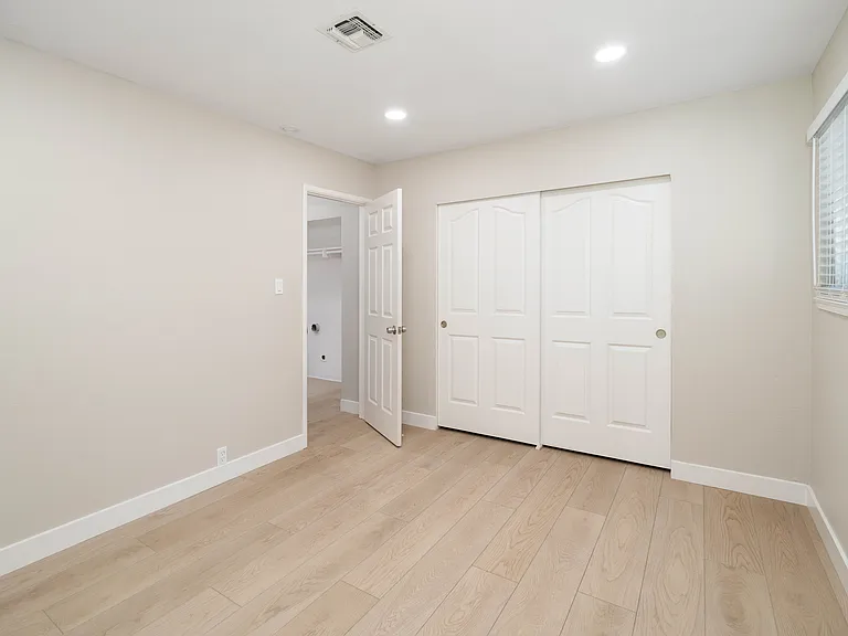 El Camino Duplexes — Photo 41