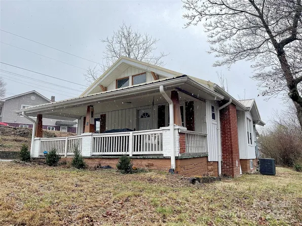 54 English St, Spruce Pine, NC 28777