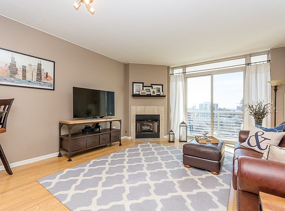 4th image of 1515 S Prairie Ave Unit 1216
