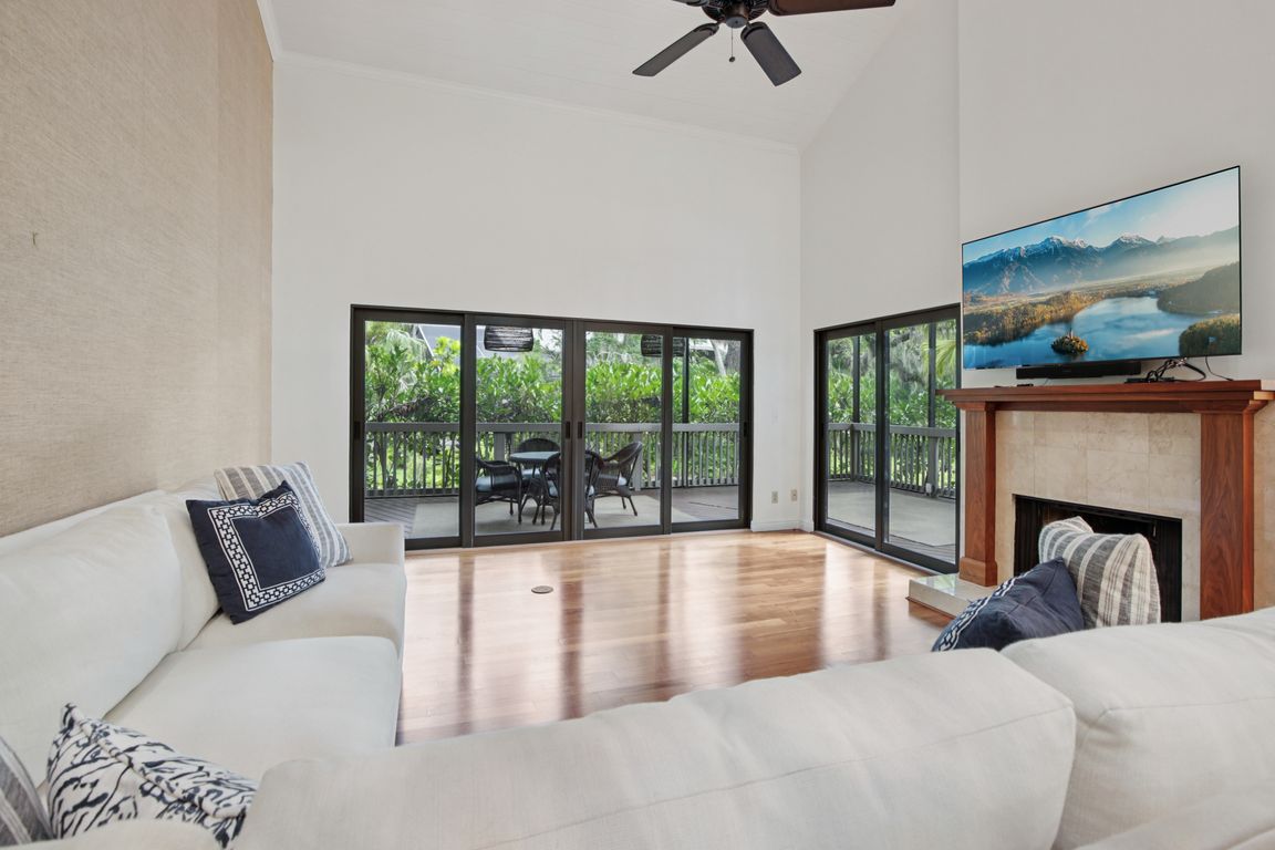 Landings Pl-S0107-008.jpg