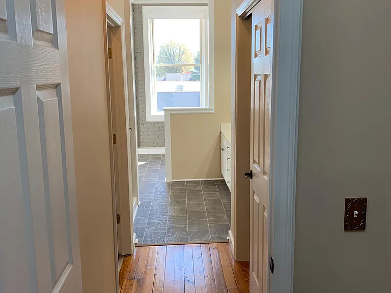 135 W Union St — Photo 10