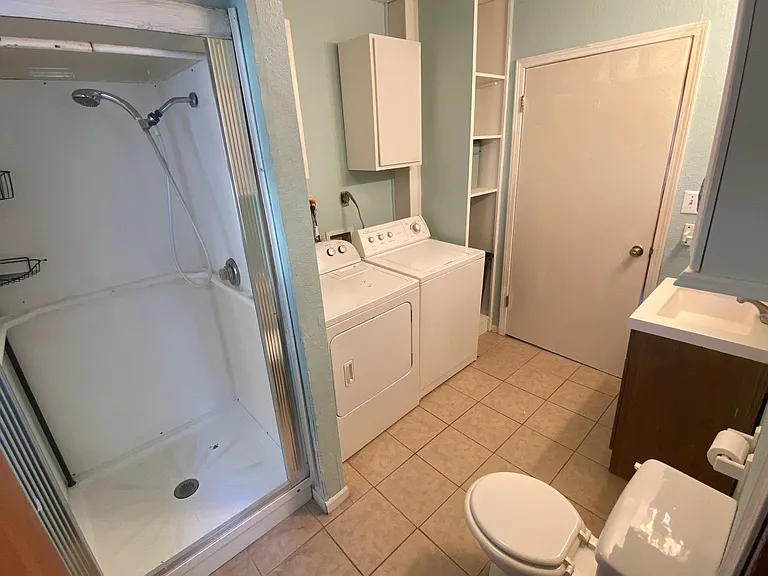 412 Harvey St — Photo 10