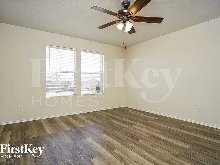 1464 Greenbrook Dr — Photo 6