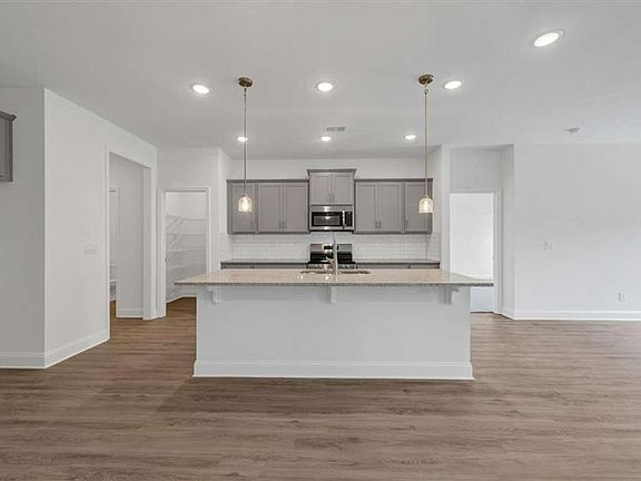 3rd image of 313 Angela Ave