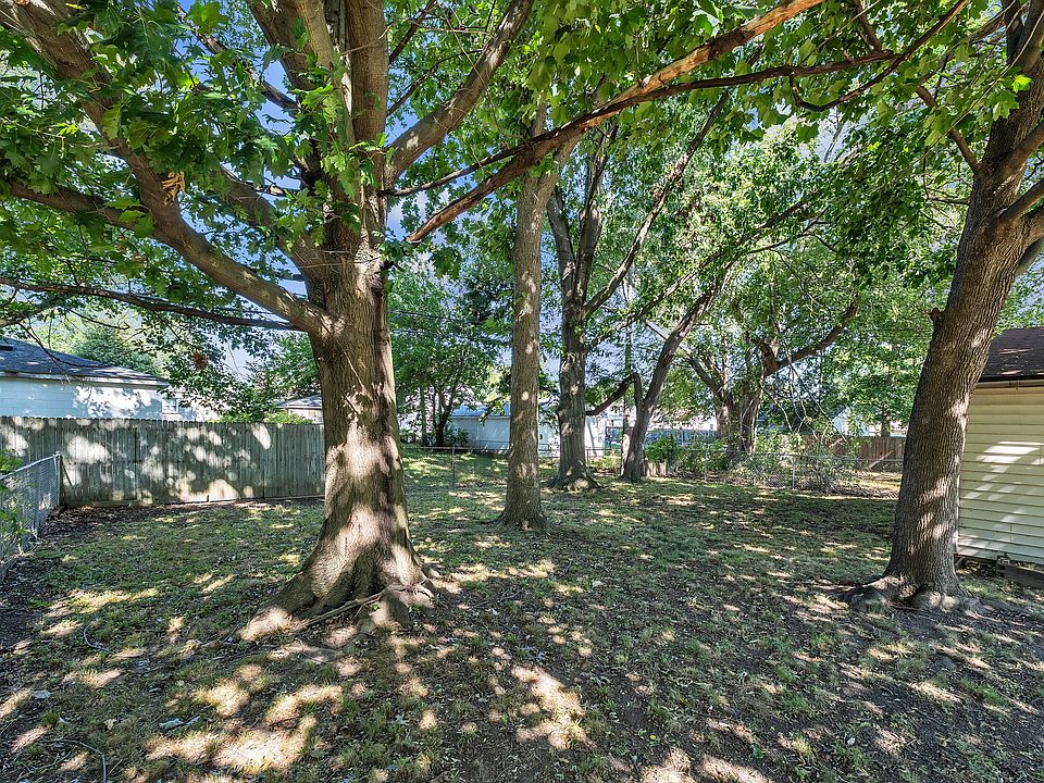 24533 Grove Ave, photo 26