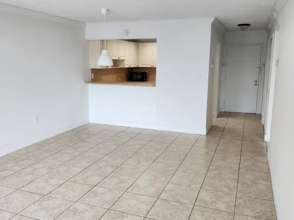7010 NW 186th St APT 5-307, Hialeah, FL 33015