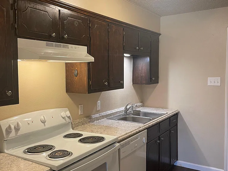 202 Pecan St #7 — Photo 9