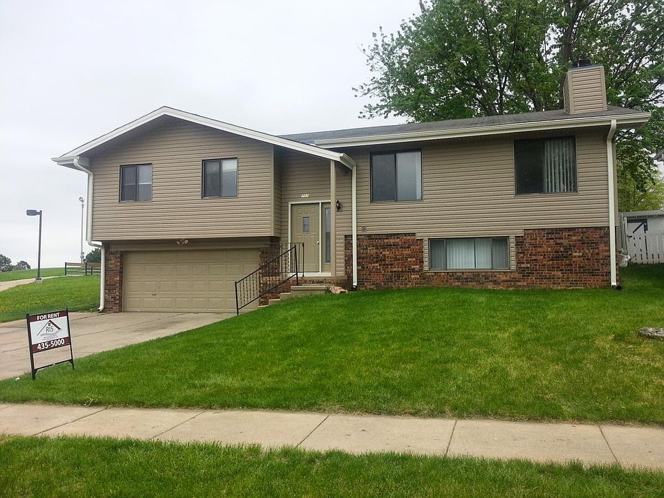 1st image of 707 W Burt Dr