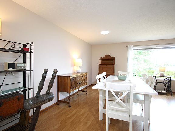 4th image of 15644 SE Holly Ct