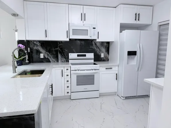 300 E Club Cir APT 107, Boca Raton, FL 33487