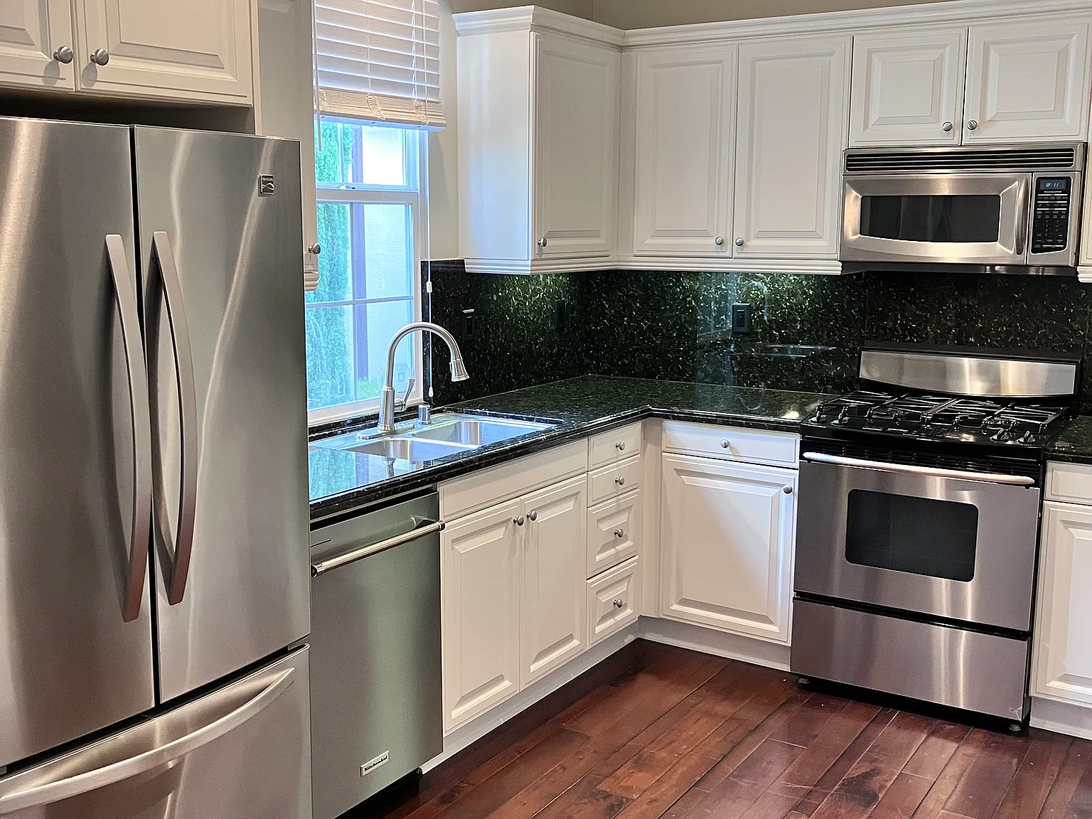 2 bed, 2.5 bath, 1333 sqft, $4,600 — Photo 4
