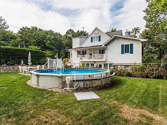 5th image of 44 Hickory Pl