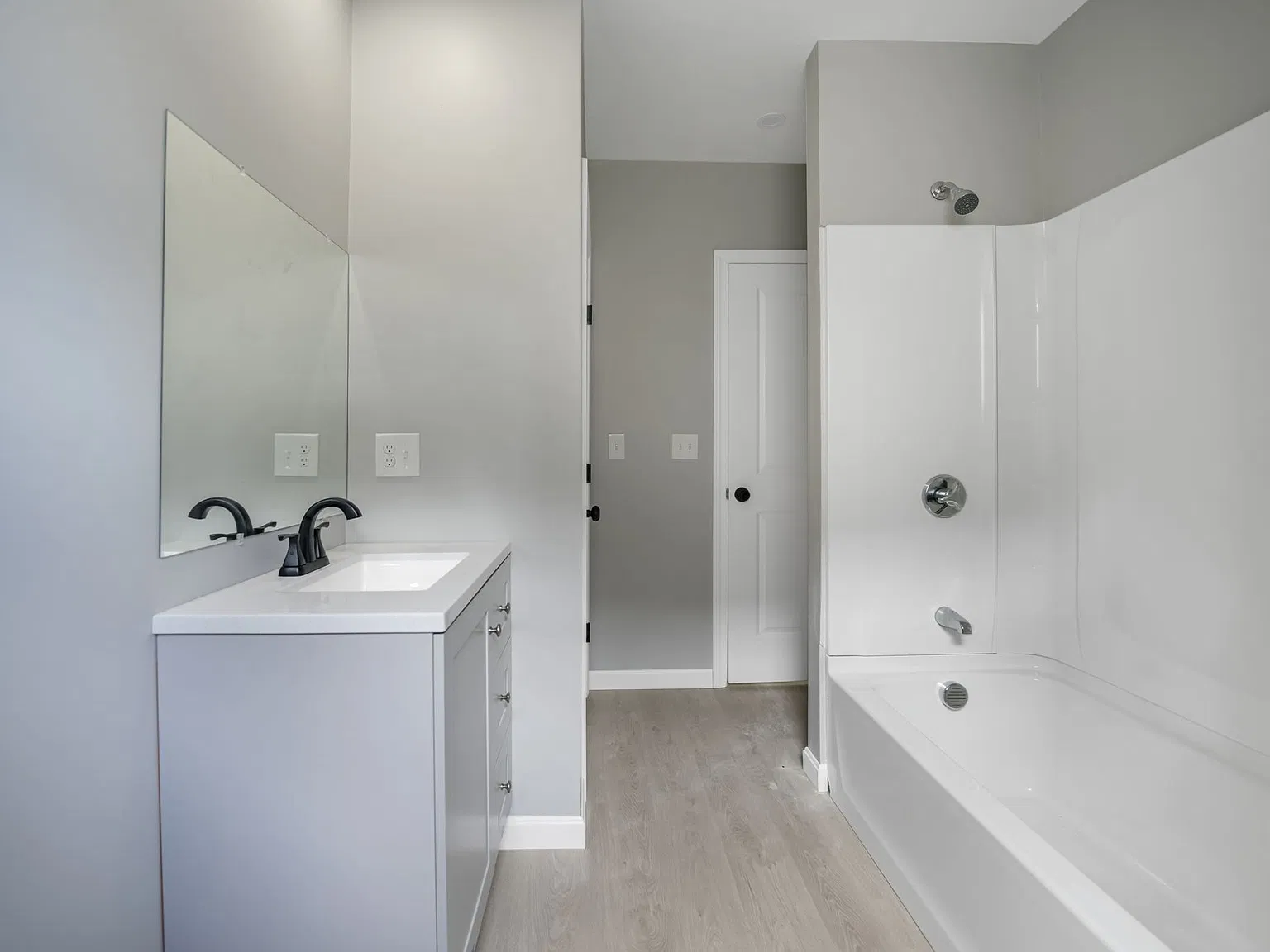 3 bed, 1200 sqft, $2,550 — Photo 3