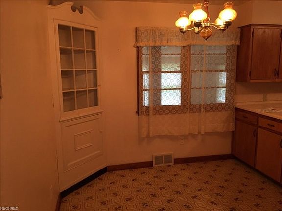 5th image of 1159 Westover Dr SE