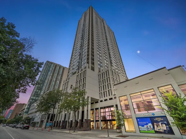 1122 N Clark St APT 2202, Chicago, IL 60610