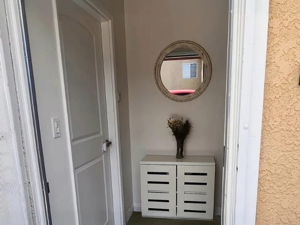1/2 W Sepulveda St