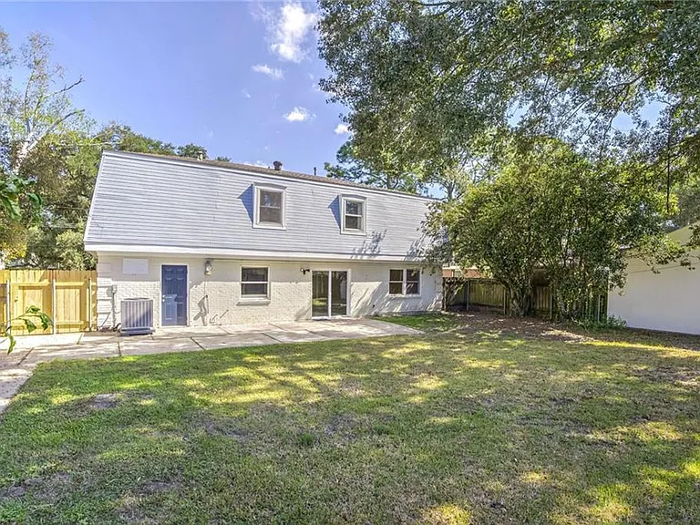 2741 Chelsea Dr — Photo 3