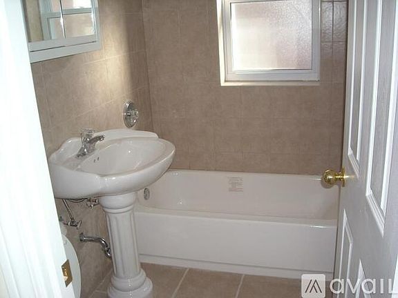 3rd image of 2200 W Foster Ave #3