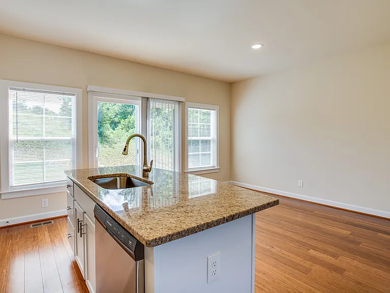 83 Andrews Pl — Photo 7