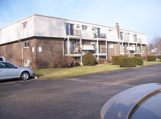1 Hawthorne Ln APT 201, Fox Lake, IL 60020