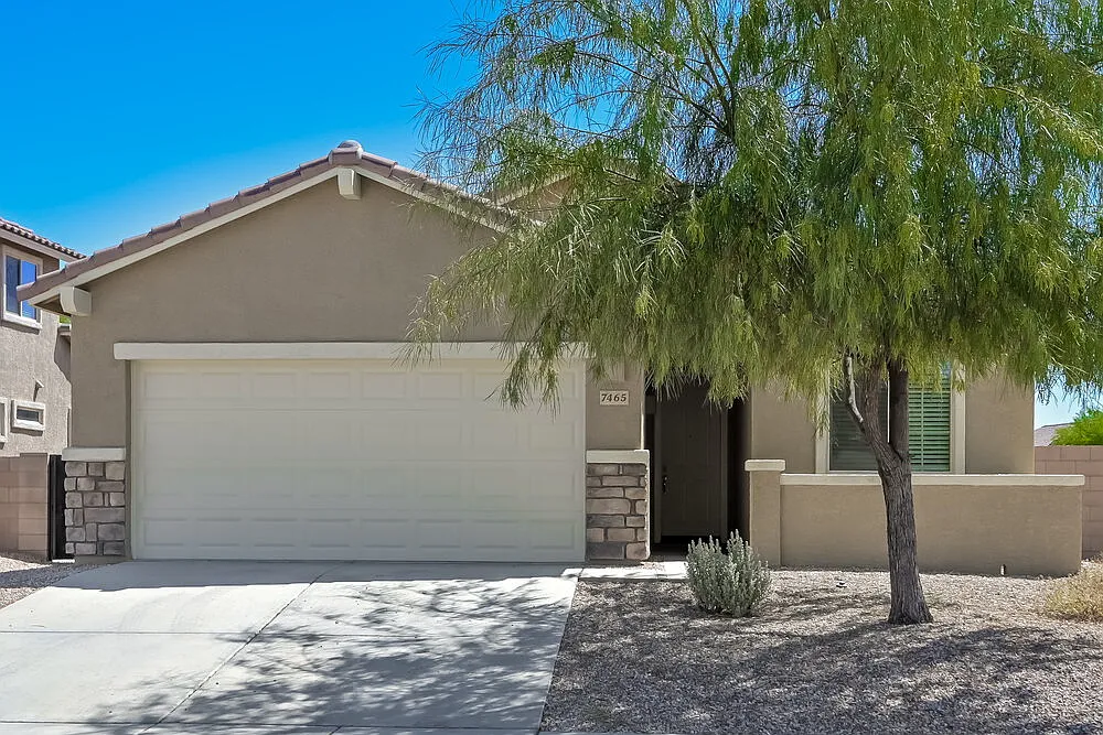 3 bed, 2.0 bath, 1400 sqft, $2,040 — Photo 1