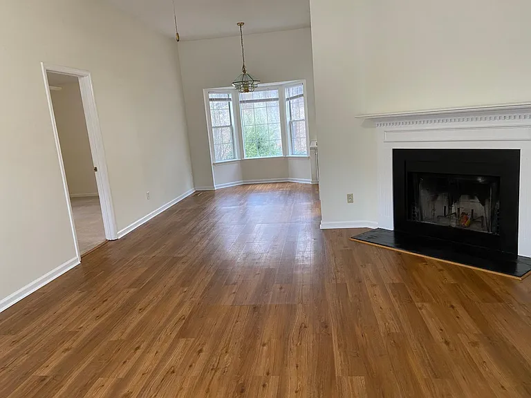 306 W Wyatts Pond Ln — Photo 9