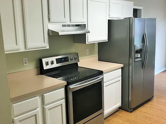 5th image of 600 Camellia Dr