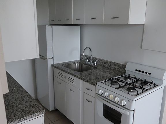 2nd image of 1209 W Sherwin Ave APT 503