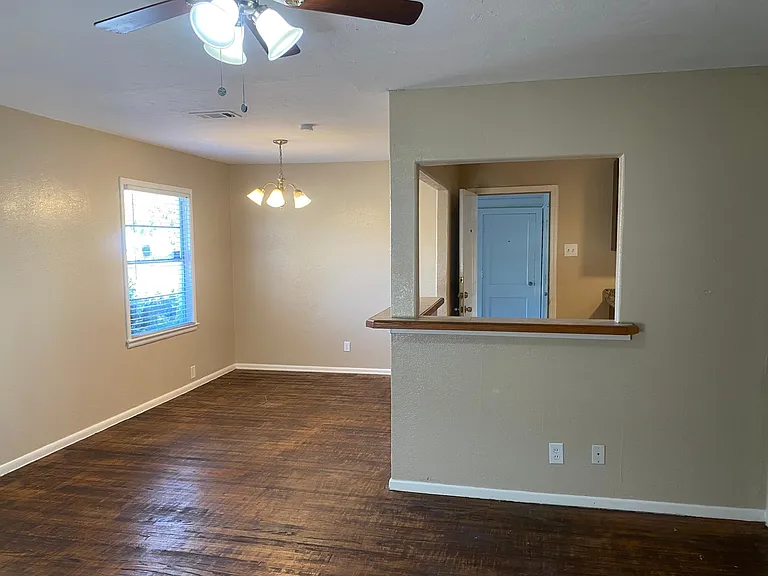 2405 Glengariff Dr — Photo 7