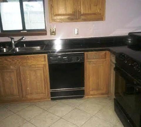 4th image of 2724 Lucerne Dr