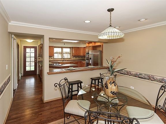 5th image of 483 Eton Dr