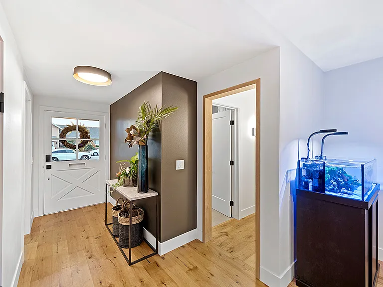 843 Bernard Dr — Photo 21