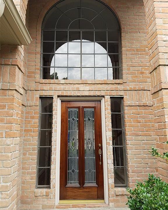 1st image of 8002 Oakwood Gardens St